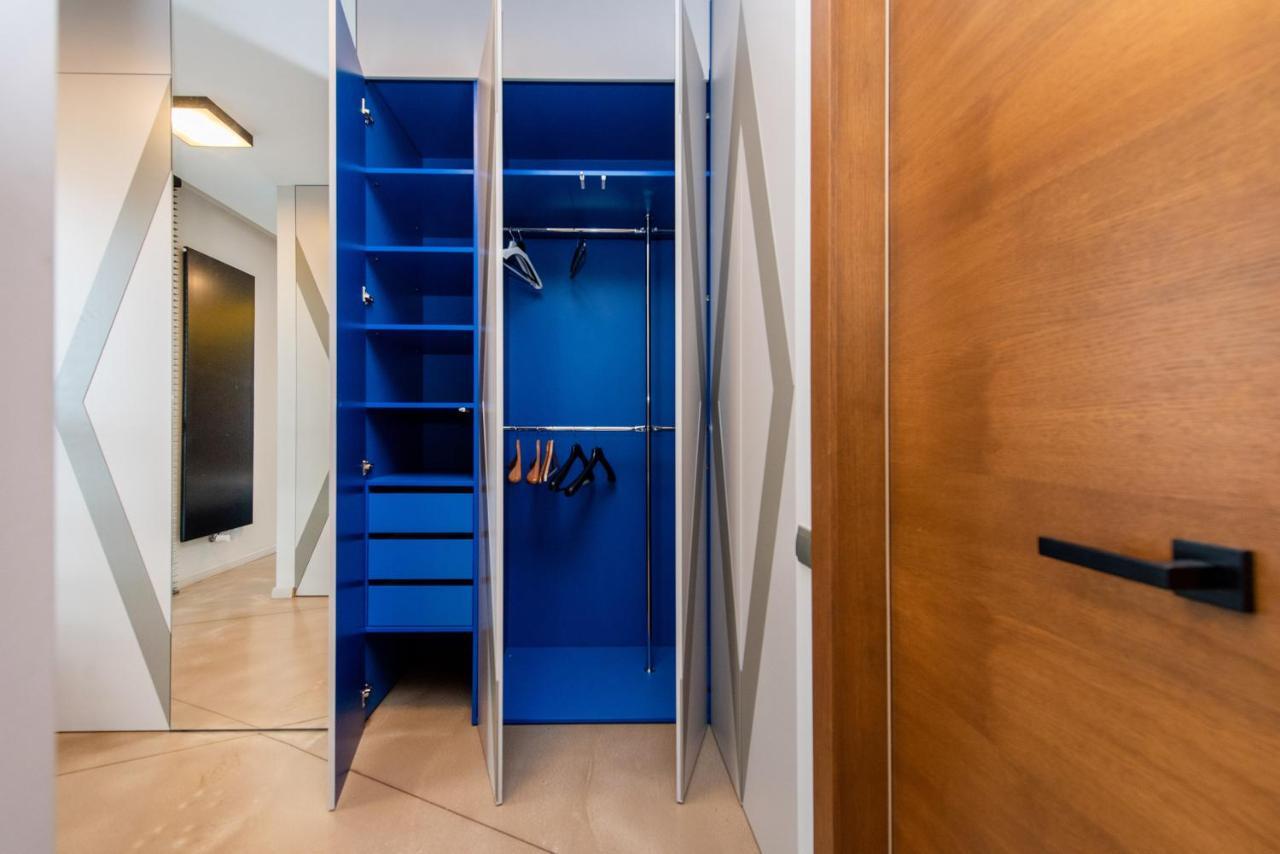 Apartment Cohost I 2bd Highrise Apt, W-balcony & Airconditioning, Great Views *